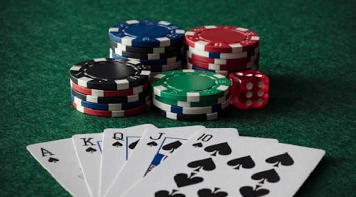 Know When And How To Bluff In Online Poker